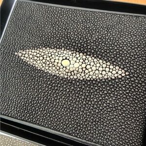 NIB Croton Genuine Vintage Black Textured Stingray Leather Wallet
